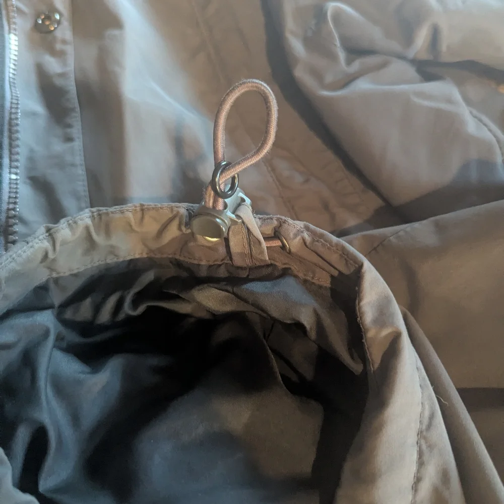The North Face. Men's Jacket. With Hood. Grey And Black. Lined.